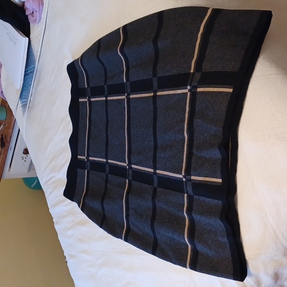 Nina Leonard, sz L, black, tan & gray plaid, pull on pencil skirt. Super soft. - Picture 8 of 8
